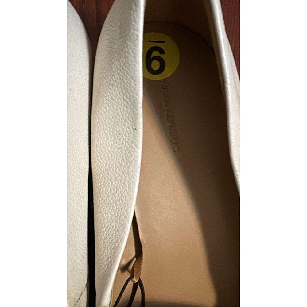 Banana Republic Cream Faux Leather Pointed Toe Flats - Size 9 - Picture 5 of 5